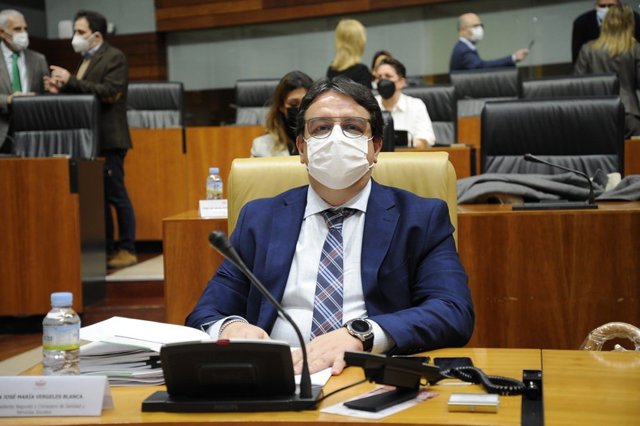El vicepresidente segundo y consejero de Sanidad y Servicios Sociales, José María Vergeles, en la Asamblea para comparecer para informar sobre la situación de la pandemia de la Covid-19 en Extremadura