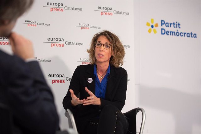La exconsellera y candidata del PDeCAT a las elecciones catalanas, Àngels Chacón interviene en un encuentro Digital de Europa Press, en Barcelona (España), a 17 de diciembre de 2020.