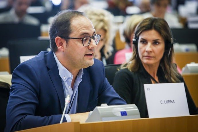 El eurodiputado del PSOE riojano, César Luena, internviene en la Eurocámara