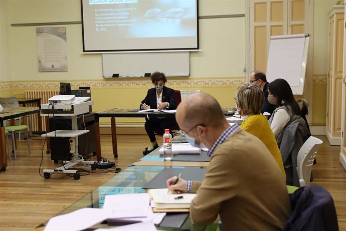 La concejal de Servicios Sociales del Ayuntamiento de Valladolid, Rafaela Romero, comparece ante los grupos municipales.