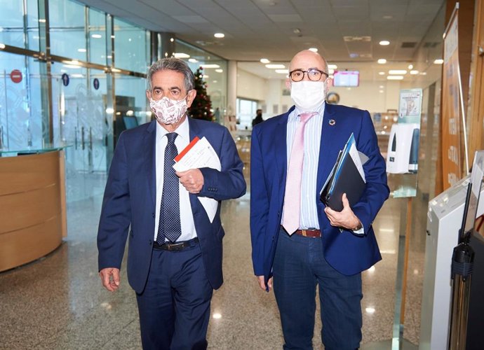 Miguel Ángel Revilla y Miguel Rodríguez, presidente de Cantabria y consejero de Sanidad