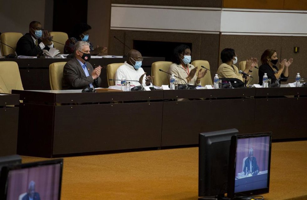 Sesion del Parlamento en Cuba