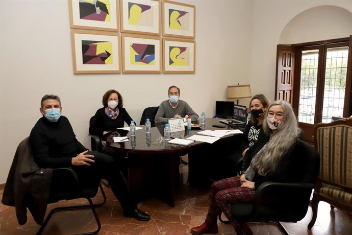 Reunión de uno de los jurados de los premios literarios de la Diputación