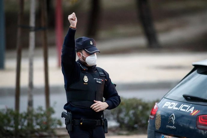 HOMENAJE A LOS SERVICIOS SANITARIOS EN EL HOSPITAL QUIRON DE POZUELO DE ALARCÓN (MADRID)