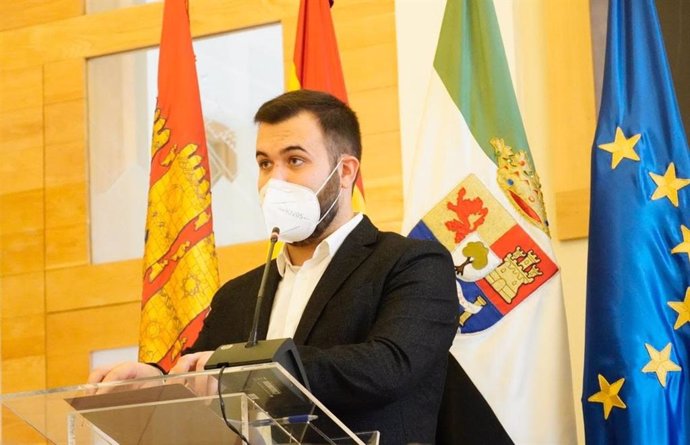 El alcalde de Cáceres, Luis Salaya, en una rueda de prensa