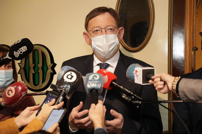 Puig atiende a los medios en su visita a Xixona