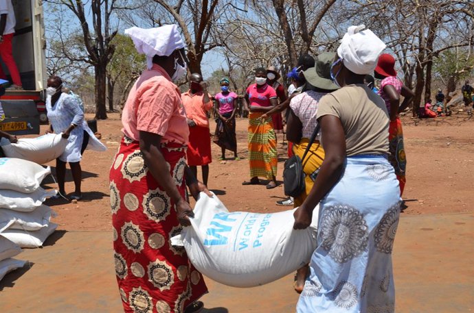 Reparto de asistencia alimentaria del PMA en Zimbabue