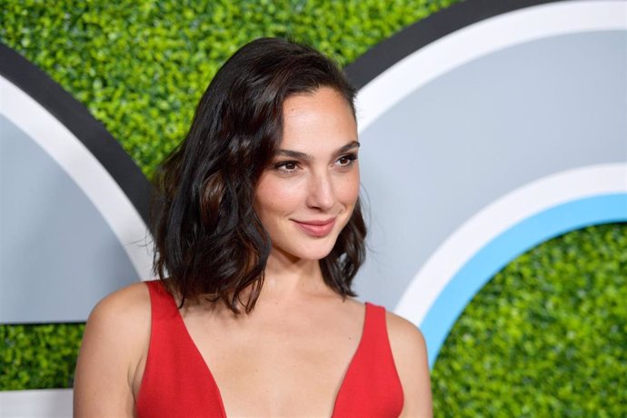 Gal Gadot attends the 2017 GQ Men of the Year party