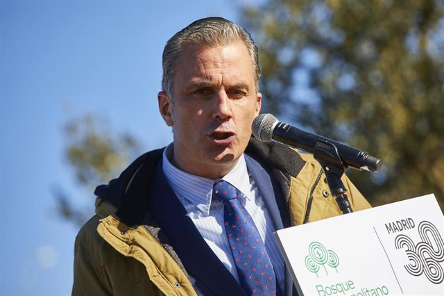Plantación del árbol homenaje a las víctimas del COVID-19