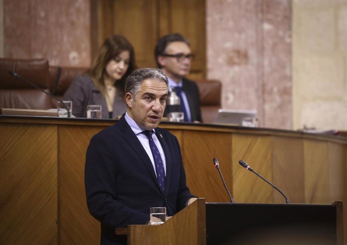 Sesión plenaria en el Parlamento andaluz. El consejero de Presidencia, Elías Bendodo, durante su intervención en el pleno. En Sevilla (Andalucía, España), a 04 de marzo de 2020.