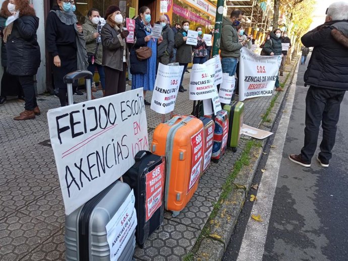 Protesta do sector de axencias de viaxes ante o Parlamento galego