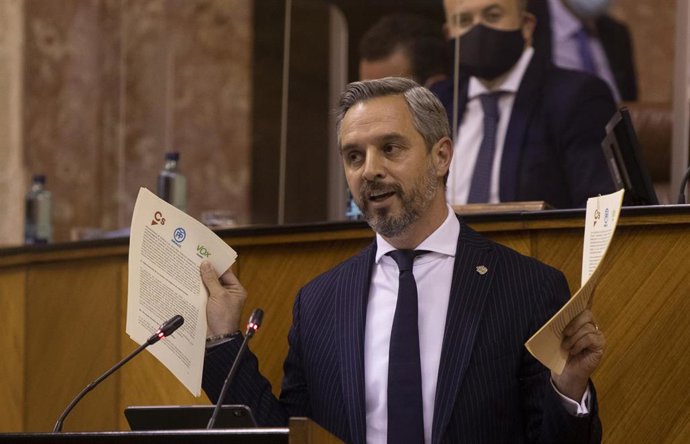 El consejero de Hacienda y Financiación Europea, Juan Bravo, en una imagen de 18 de noviembre en el Pleno del Parlamento.
