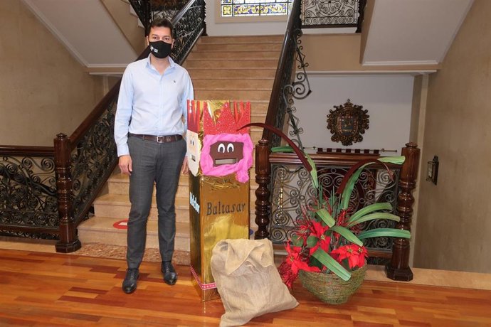 El concejal de Fiestas del Ayuntammiento de Teruel, Javier Domingo, informa sobre la llegada de los Reyes Magos en la pandemia
