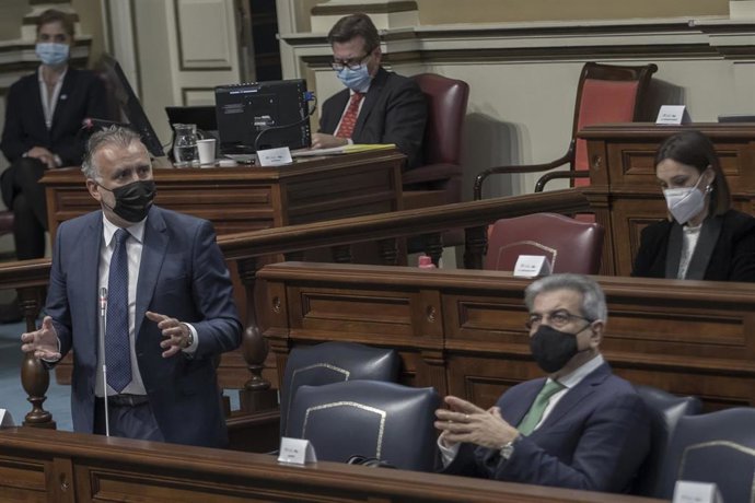 El presidente del Gobierno de Canarias, Ángel Víctor Torres, y el vicepresidente, Román Rodríguez