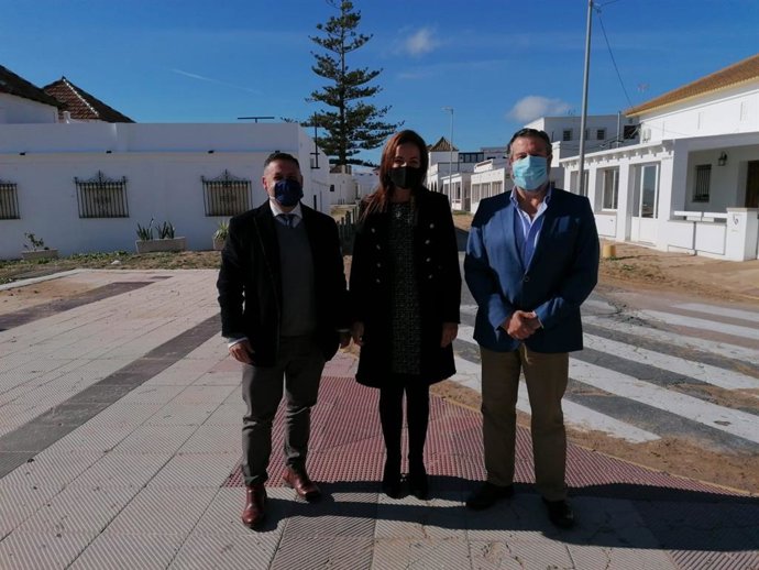 La delegada de Turismo, Regeneración, Justicia y Administración Local en Huelva, María Ángeles Muriel, en Lepe (Huelva).