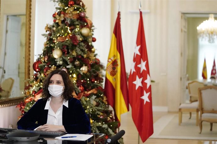 La presidenta de la Comunidad de Madrid, Isabel Díaz Ayuso, en una reunión por videoconferencia con el Comité Europeo de las Regiones