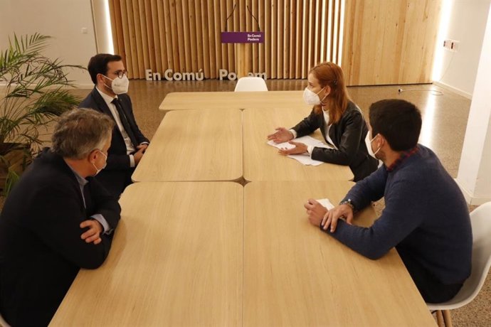 El ministro de Consumo, Alberto Garzón, y la líder de los comuns en el Parlament, Jéssica Albiach