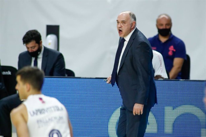Pablo Laso dando instrucciones durante un partido del Real Madrid