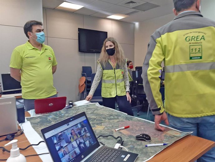 Mestre en el operativo del simulacro de accidente aéreo en el aeropuerto de Jerez