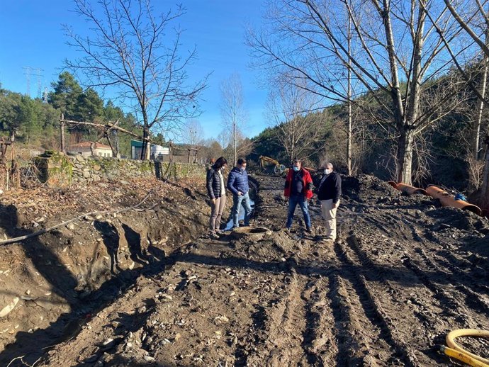Comienzan las obras de reparación del colector de Pinofranqueado (Cáceres) tras los daños provocados por la crecida del río