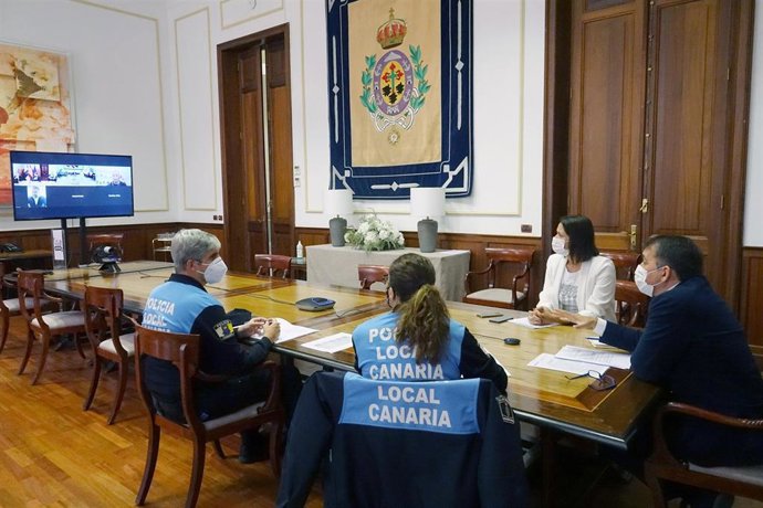 El alcalde de Santa Cruz de Tenerife, José Manuel Bermúdez, en una videconferencia con el alcalde de La Laguna, Luis Yeray Gutiérrez