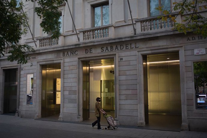 Sede histórica del Banc Sabadell en Sabadell, Barcelona, Catalunya (España), a 17 de noviembre de 2020. BBVA y Banco Sabadell confirmaron ayer que mantienen conversaciones en relación a una potencial operación de fusión entre ambas entidades, con autori