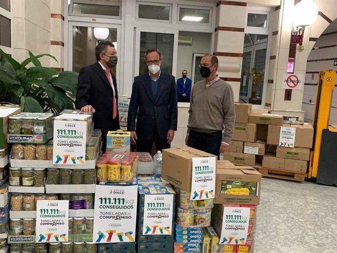 Entrega de alimentos en Sevilla