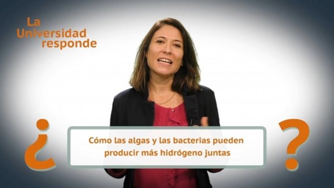 La investigadora Alexandra Dubini durante su intervención en 'La Universidad Responde'