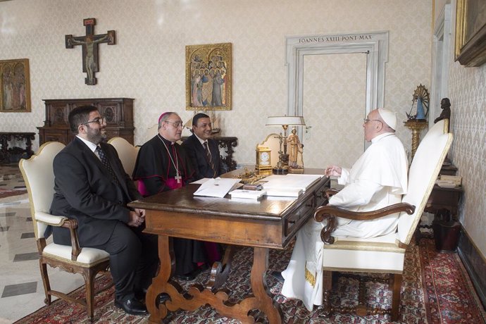 Recepción al obispo de Ávila por parte del Papa.