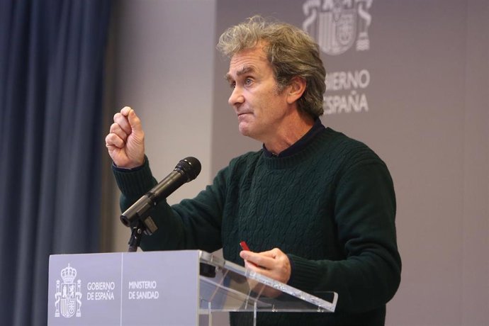 El director del Centro de Coordinación de Alertas y Emergencias Sanitarias, Fernando Simón, ofrece una rueda de prensa en Madrid (España), a 14 de diciembre de 2020.