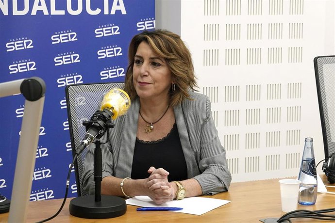La secretaria general del PSOE-A, Susana Díaz, en una entrevista en la Cadena SER.