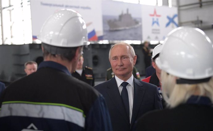 El presidente de Rusia, Vladimir Putin, visita Crimea. 
