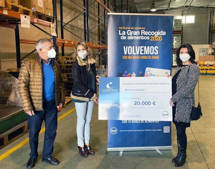 El equipo Cosmewax en el Banco de Alimentos