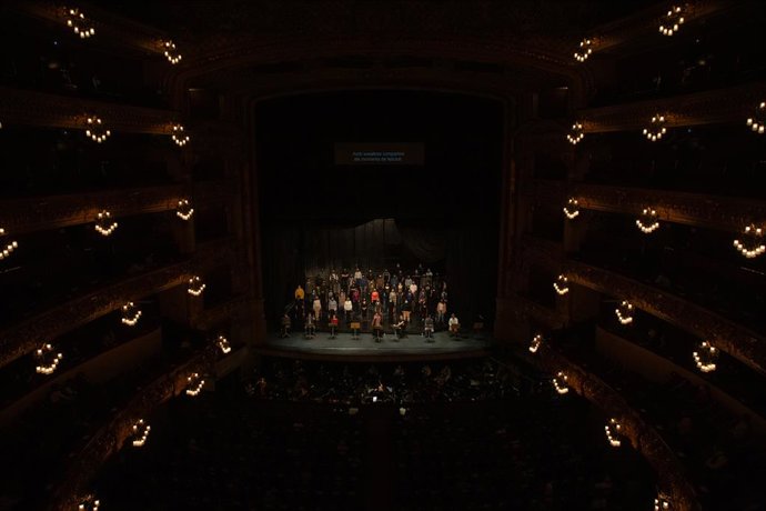 Assaig de La Traviata amb solistes, cor del Liceu i piano. Barcelona, Catalunya (Espanya), 24 de novembre del 2020