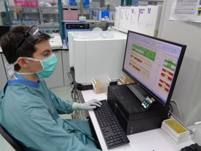 El investigador pre-doctoral en IrsiCaixa y primer autor del estudio, Edwards Pradenas