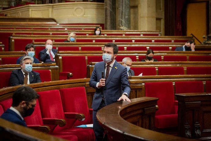 El vicepresidente de la Generalitat y coordinador nacional de ERC, Pere Aragons interviene durante una sesión plenaria en el Parlament de Catalunya, en Barcelona, Catalunya, a 16 de diciembre de 2020. 