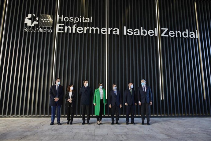 (I-D) El vicepresidente de la comunidad, Ignacio Aguado; la secretaria de estado de Salud, Silvia Calzón; el presidente del PP, Pablo Casado; la presidenta de la Comunidad de Madrid, Isabel Díaz Ayuso; el alcalde de Madrid, José Luis Martínez Almeida; e