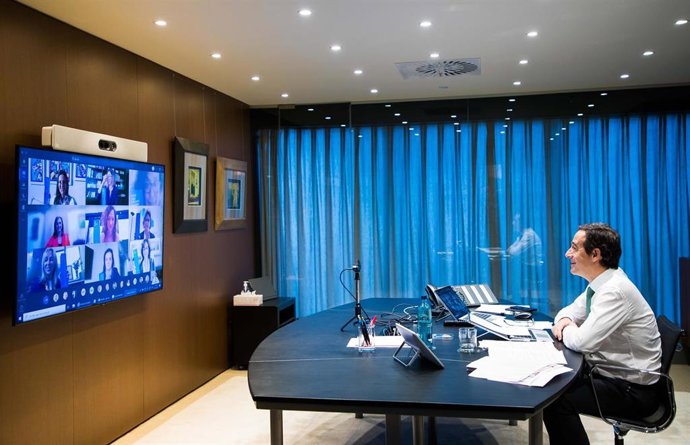 Gortázar se reúne con las ganadoras de los premios 'Mujer Empresaria CaixaBank 2020'