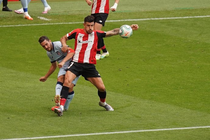 Yuri Berchiche y Koke en un Athletic-Atlético