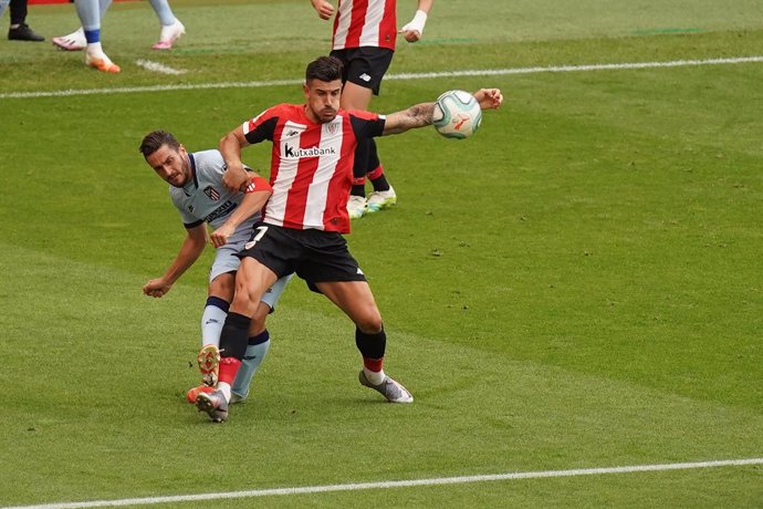 Yuri Berchiche of Athletic Club and Jorge Resurreccion "Koke" of Atletico de Madrid in action during the Spanish League, La Liga, football match played between ATH. BILBAO and ATLETICO MADRID at SAN MAMES Stadium on JUNE 14, 2020 in BILBAO, Spain.