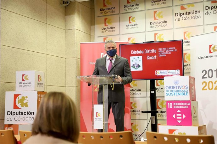 El delegado de Programas Europeos y Administración Electrónica de la Diputación de Córdoba, Víctor Montoro, en rueda de prensa