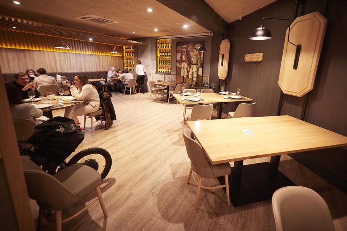 Interior del restaurante El Burladero, en Pamplona, Navarra (España)