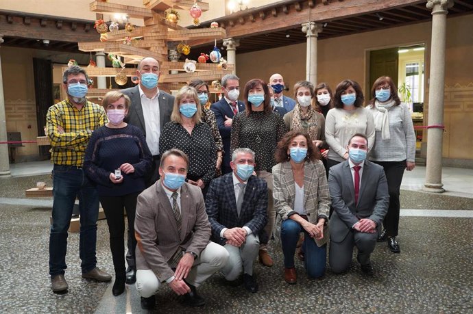 Foto de familia tras la entrega de las medallas.