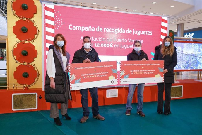 Puerto Venecia dona 12.000 euros en juguetes a las asociaciones Sonrisas y Solidariaonline.