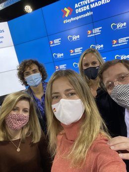 El PP presenta la campaña 'Soy Responsable" para concienciar a los jóvenes ante el coronavirus. Participan en el acto José Luis Martínez-Almeida, Dolors Montserrat, Ana Camíns, Bea Fanjul y Ana Pérez. En Madrid, a 18 de diciembre de 2020.