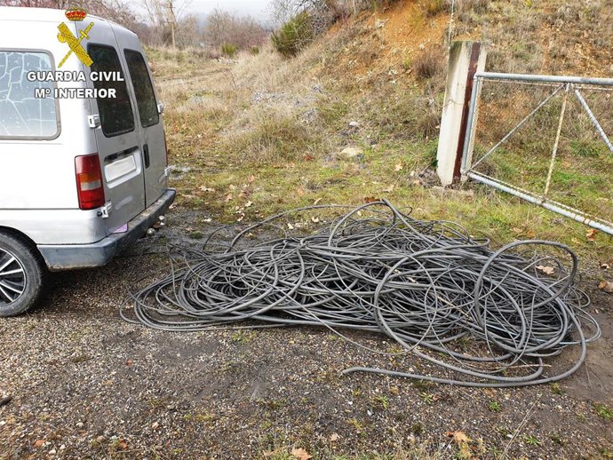 Furgoneta en la que estaban cargando el cobre los detenidos en La Robla (León).