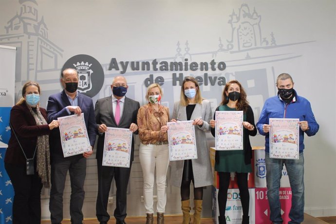Presentación de la campaña 'Regala, juega , sonríe', en el Ayuntamiento de Huelva.