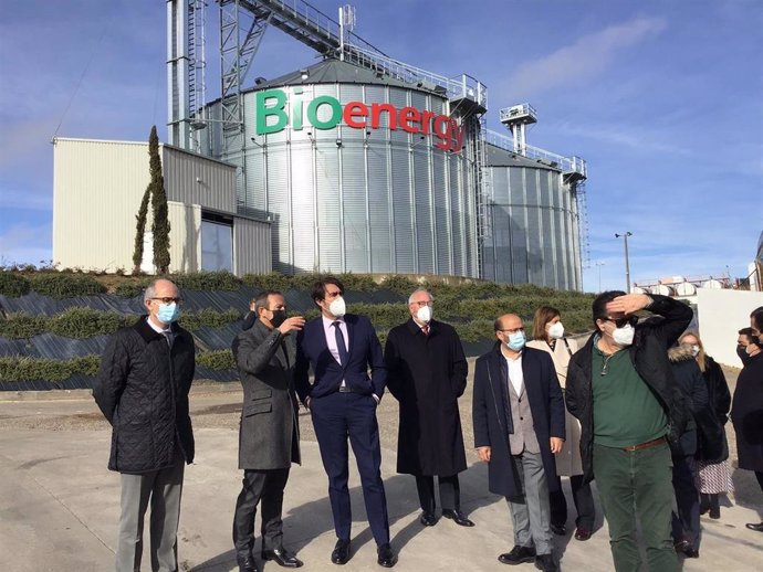 Visita de Suárez-Quiñones a las instalaciones de Bioenergy Barbero en Las Torres (Salamanca).
