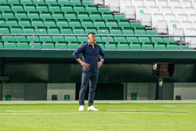 Jorge Almiron, head coach of Elche, during LaLiga, football match played between Real Betis Balompie and Elche Club Futbol at Benito Villamarin Stadium on November 1, 2020 in Sevilla, Spain.