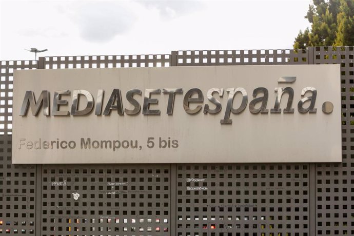 Carteles de señalización del recinto de Mediaset España Comunicación, en Madrid a 5 de marzo de 2020.